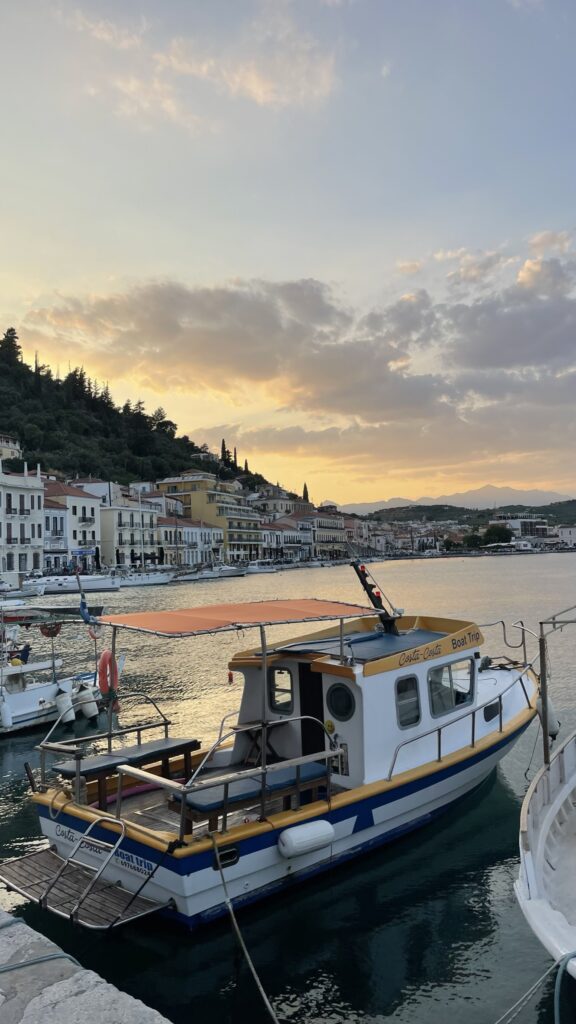 נמל בשקיעה בחוף האדריאטי - תכנון טיולים בהתאמה אישית
