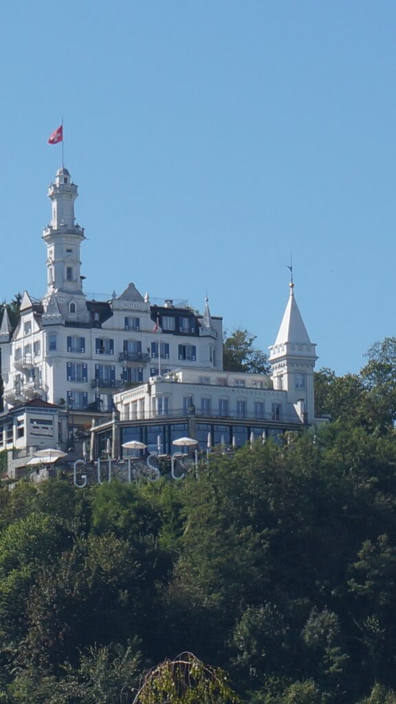 טירה באירופה כחלק מתכנון טיול אישי לחו"ל