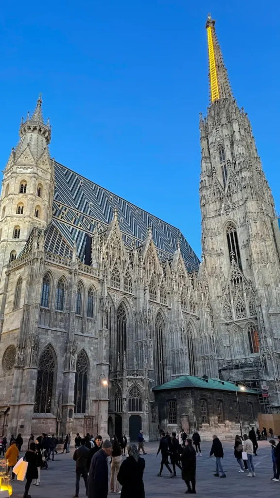 הכיכר המרכזית בוינה הקלסית - טיולים רומנטיים מותאמים אישית